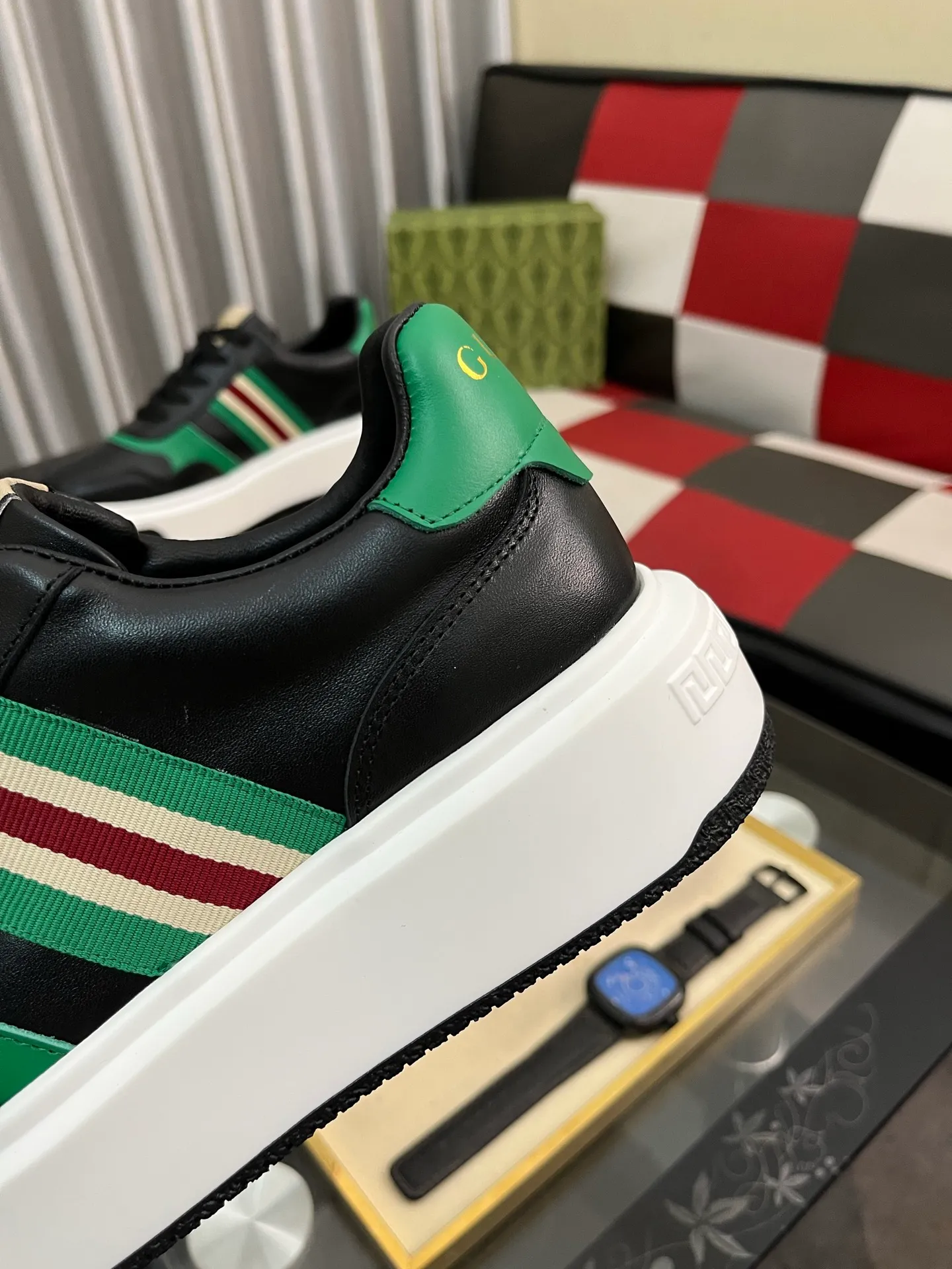 Men's Men's Shoes 💰458⌚️⌚️ [Gucci·Gucci] Original quality. ~ Unique modern style sneakers. 🏃A must-have casual shoe for trendy men😍😍 Original brand imported from Italy, imported original leather, sheep lining (refuses to discolor and grind feet) Sole: Original sole provided by the original factory, French lazy style design ⚠️Fit to the feet, original quality, super comfortable original sole. Just like shooting the real thing 🎬The real thing is better Code number: 38-443️⃣Colors available